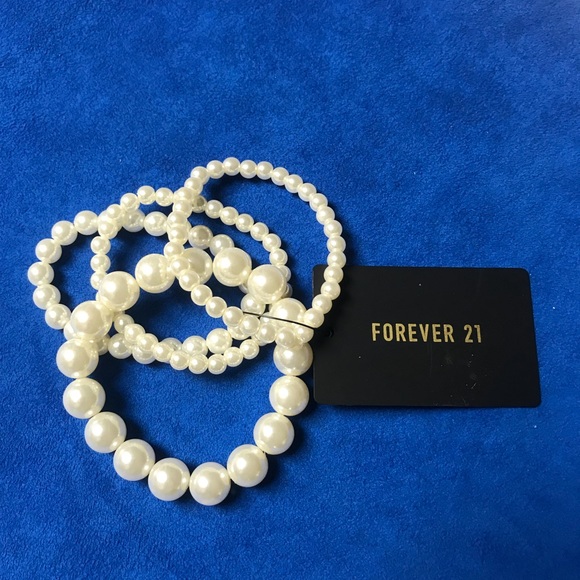 Forever 21 faux pearl bracelet - Picture 4 of 4